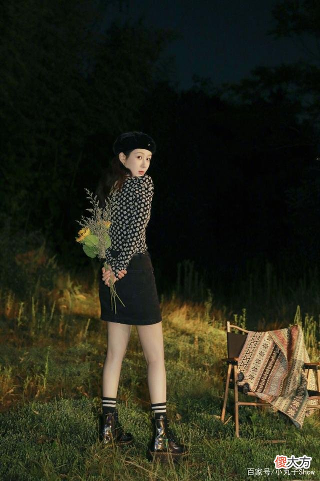 【时尚一点】“国民女儿”杨紫，轻松解锁甜酷女团风