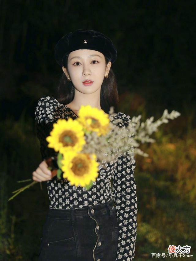 【时尚一点】“国民女儿”杨紫，轻松解锁甜酷女团风