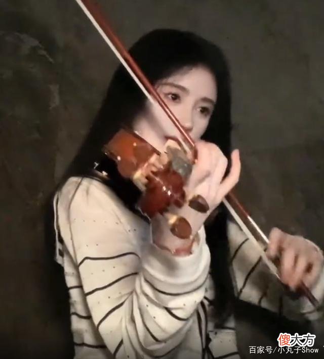 【就爱时尚】鞠婧祎晒性感写真，解锁甜酷女团风，大长腿太出挑