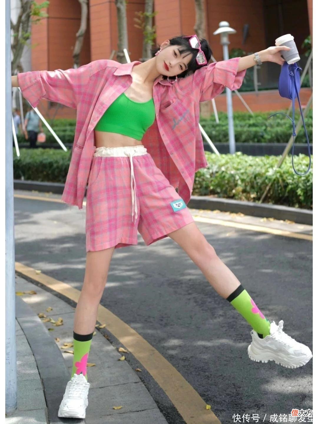 【时尚一点】终于get夏日的防晒穿搭，简单大方又显气质，时髦美白两不误