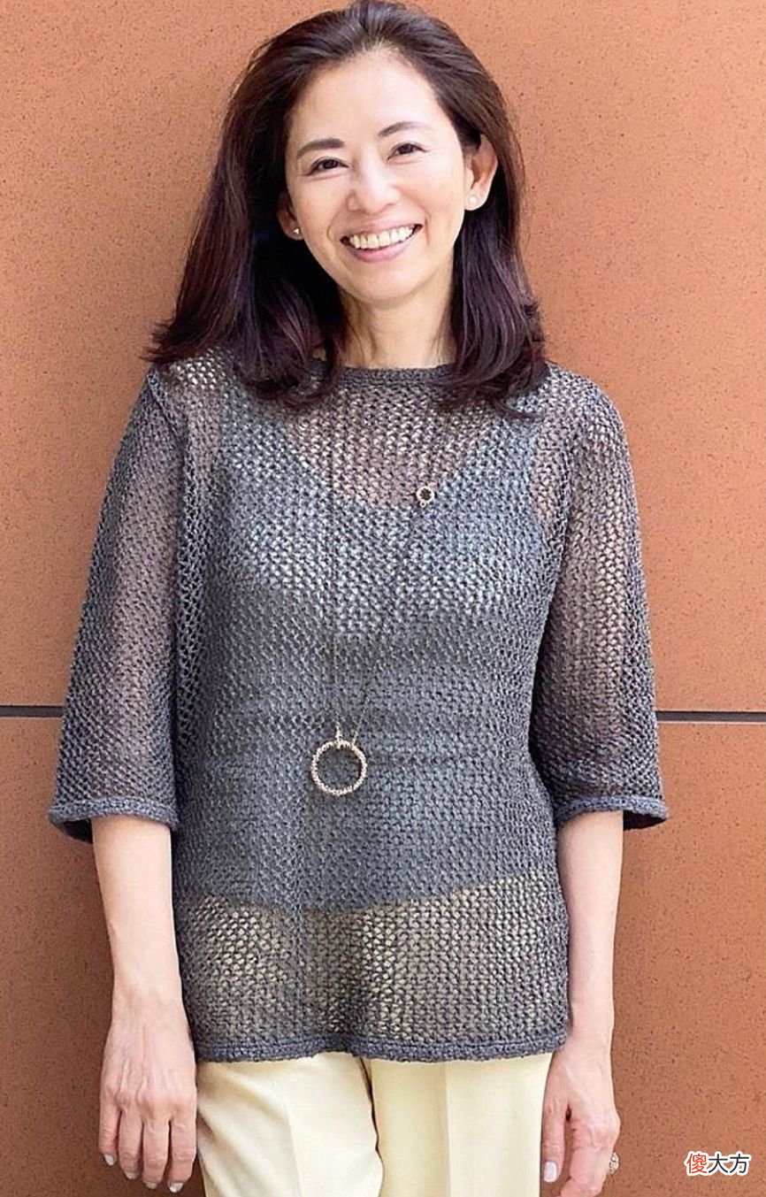 【时尚一点】两条规律见证了女人的变老：一是头发越来越短，二是衣服越来越花