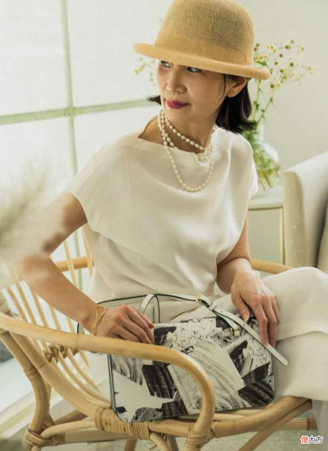 【时尚一点】两条规律见证了女人的变老：一是头发越来越短，二是衣服越来越花