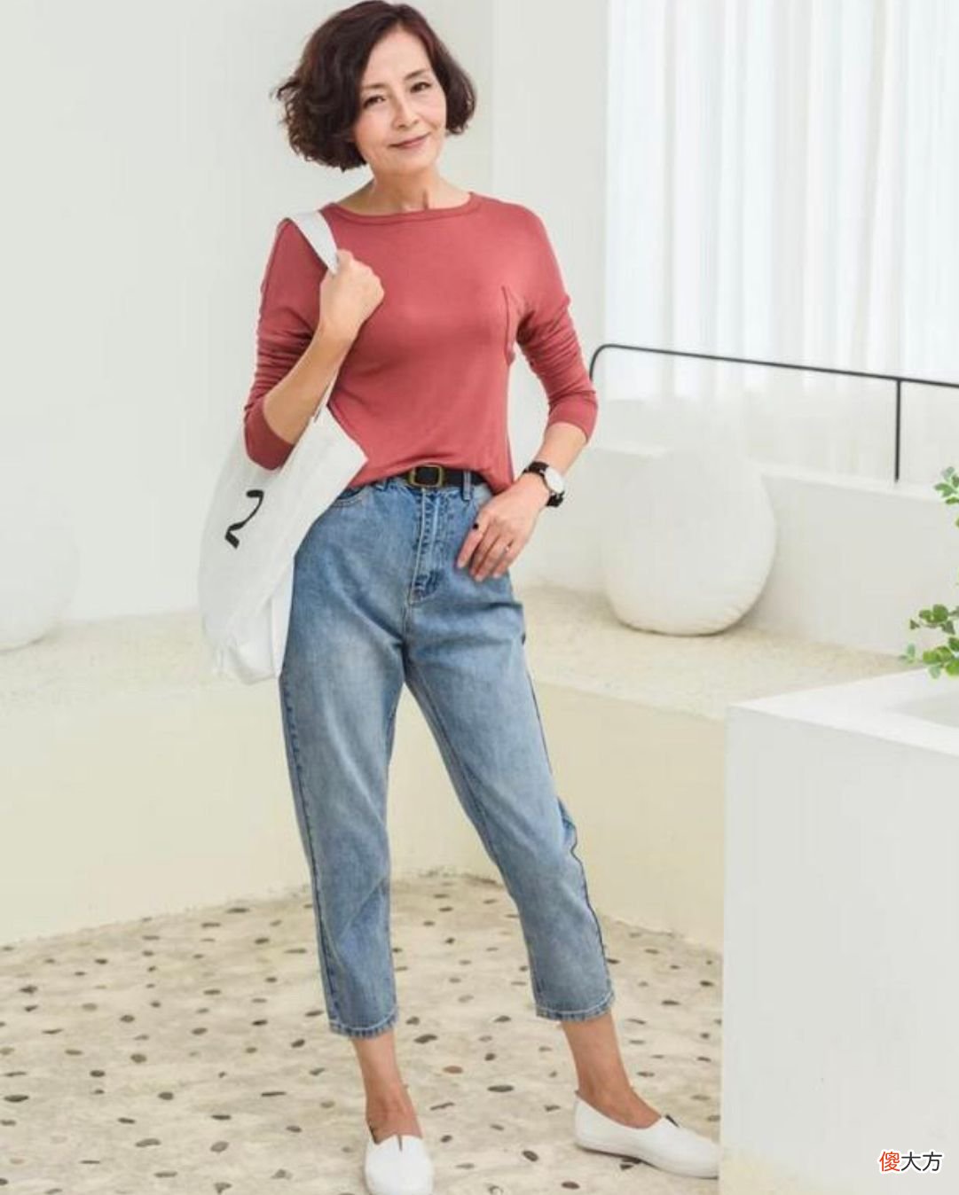 【时尚一点】两条规律见证了女人的变老：一是头发越来越短，二是衣服越来越花