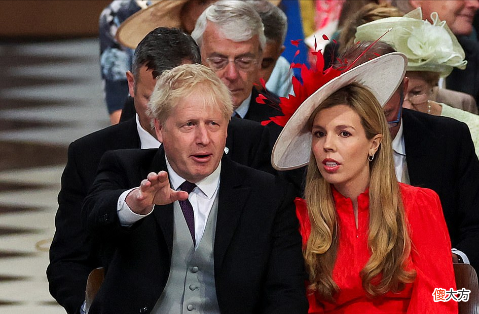 【时尚一点】6任英国首相齐聚王室典礼！梅姨罕见穿裙好惊艳，不输第一夫人们