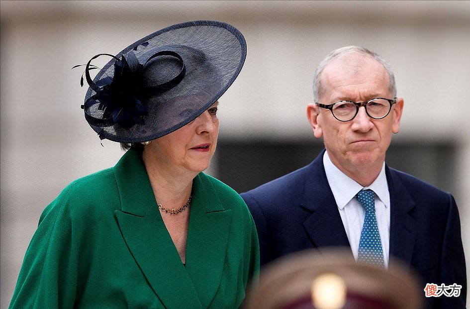 【时尚一点】6任英国首相齐聚王室典礼！梅姨罕见穿裙好惊艳，不输第一夫人们