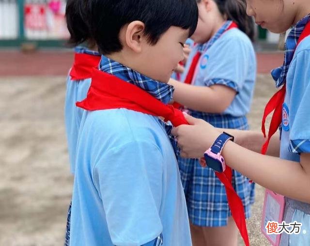 到底是不是矫情？因为孩子不是第一批入少先队，私信老师被无视
