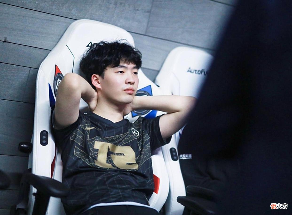 【游戏迷】前RNG中单花500巨款开团Faker，RNG老粉看笑了：果子哥怎么大方了