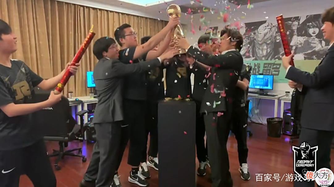 【游戏迷】LPL最穷战队的最后半年或许也是最强时刻！
