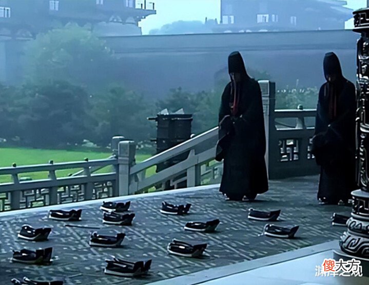 【历史故事】古人投河自尽前,为什么一定要把鞋脱在岸边?原因令人肃然起敬
