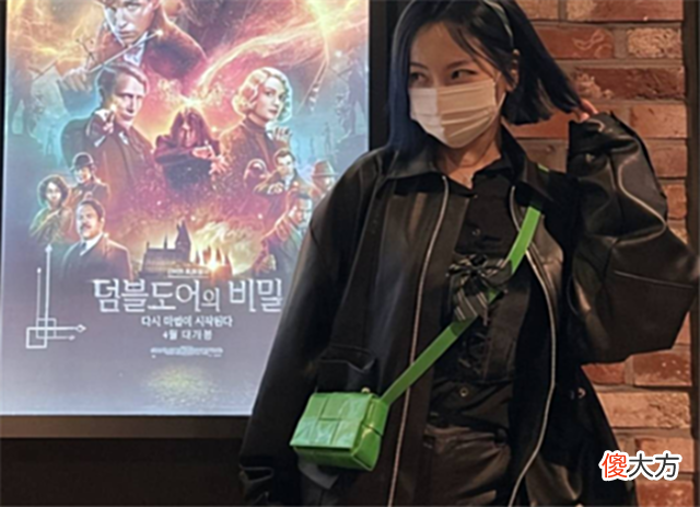 【游戏世界】赛场失意情场得意，季中赛结束jankos还不回家，真就抱得美人归？