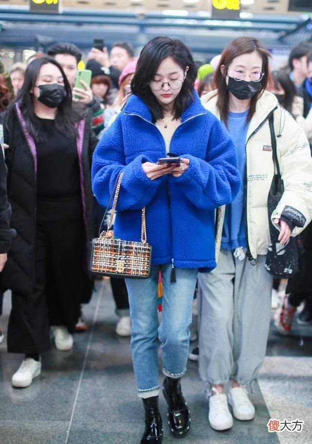 【就爱时尚】不光火了经典蓝，也火了蓝色系的外套，连孙怡宋妍霏都被圈粉了