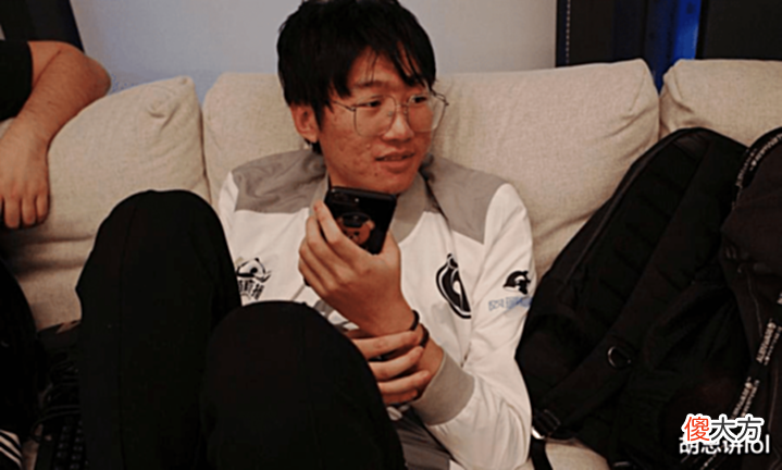 【游戏迷】LOL:宁王自曝试训结果,过了一个前五战队的试训,Rookie将缺席夏季赛