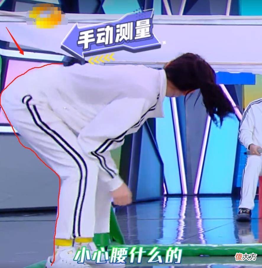 【时尚一点】热巴的腰都快弯成90度了，只怪她s身材太标准，难怪穿啥都好看