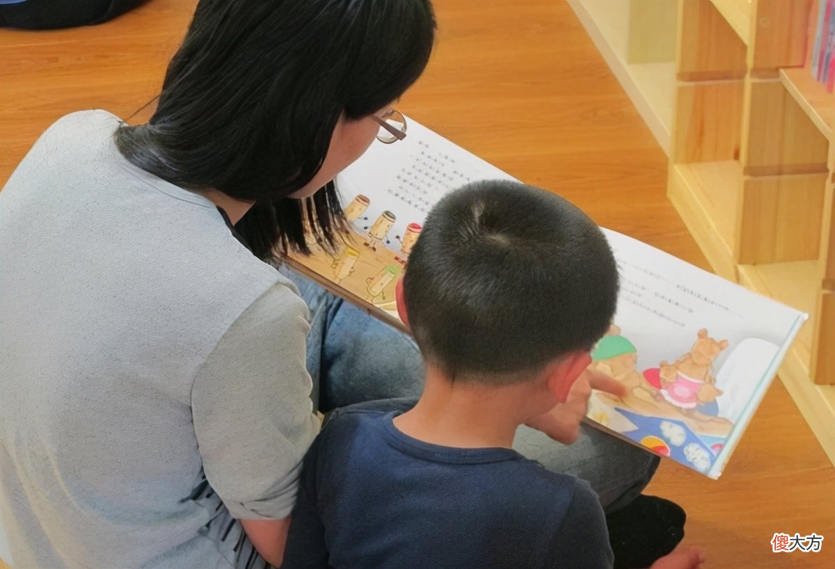 邻居家孩子粗鲁、傲慢、没礼貌，我是这样阻止我家孩子跟她玩的