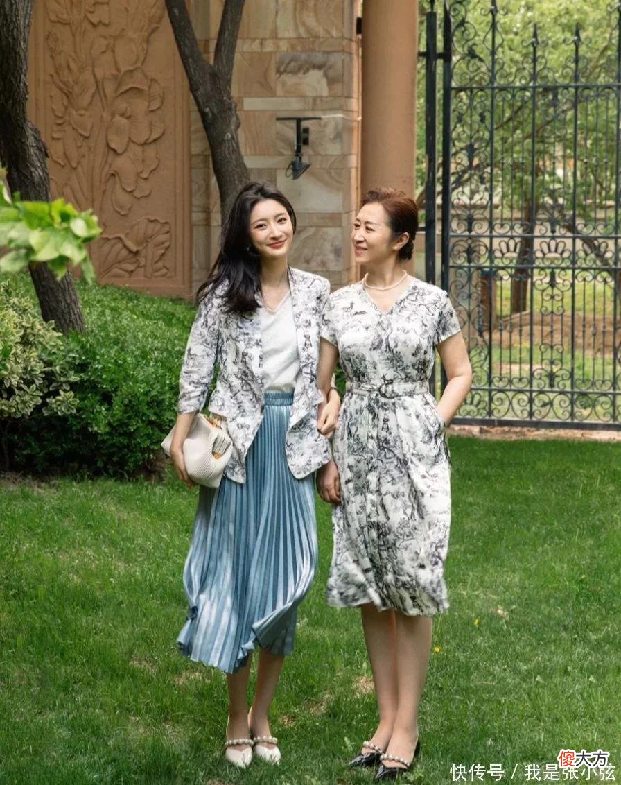 【时尚一点】这届“妈妈辈博主”真圈粉：发不过肩，裙不上膝，把女儿熬成闺蜜