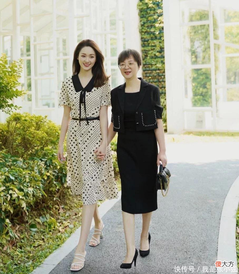 【时尚一点】这届“妈妈辈博主”真圈粉：发不过肩，裙不上膝，把女儿熬成闺蜜