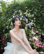 【时尚一点】还得是IU啊！网纱裙也能穿出高级女王范，时尚表现力不是一般的强