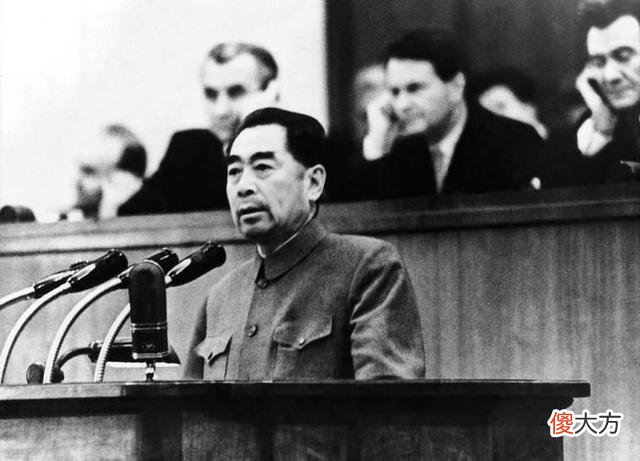 【历史故事】1955年，周总理专机抵达印尼，黄镇大使为何让周总理坐第二辆车