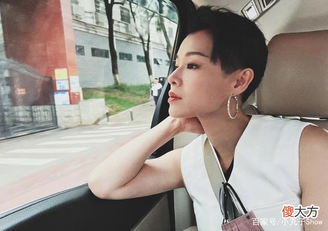 【时尚一点】《乘风破浪》人气和话题度都很高，参加节目的胡杏儿也是这么飒气