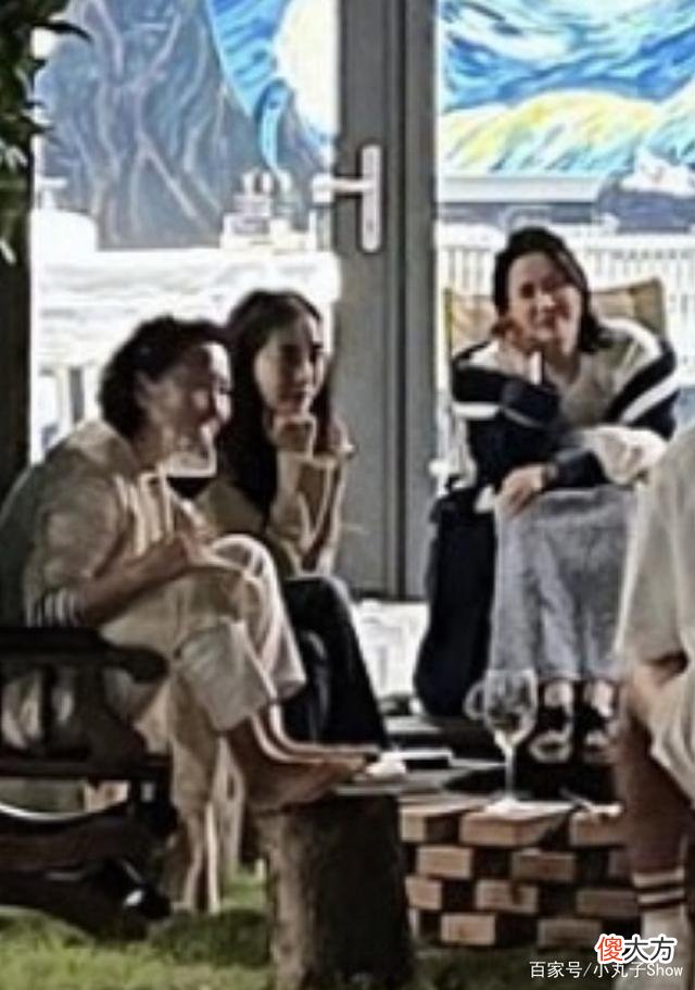 【时尚一点】孙艺珍玄彬夫妇婚后甜蜜同框美照