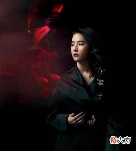 【就爱时尚】同样鲜花主题，刘亦菲穿吊带裙配2000万珠宝