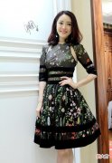 【就爱时尚】向华强的侄女身穿碎花裙，简直是阿太美了