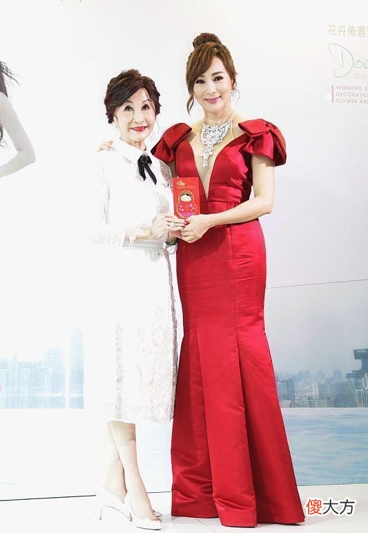 【就爱时尚】65年的罗霖状态太好了，穿粉裙温柔甜美，说她25岁我都信
