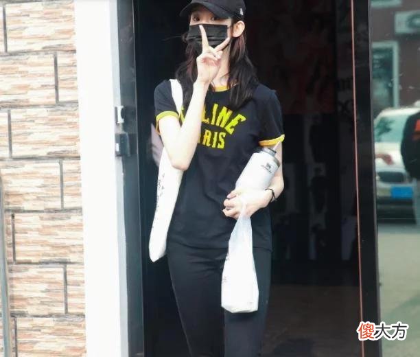 【就爱时尚】张艺凡逆天的长腿完美呈现，这个女团的腿不只是说说而已