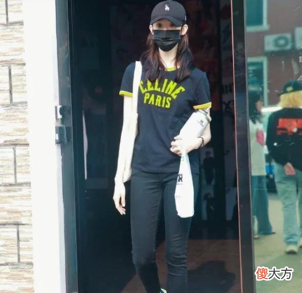 【就爱时尚】张艺凡逆天的长腿完美呈现，这个女团的腿不只是说说而已