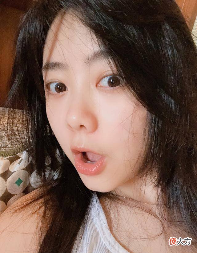 【就爱时尚】谭松韵怼脸镜头下依旧水润到爆，单单红唇反而会显得她更加俏皮