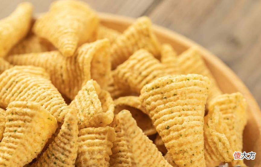 7岁女童积食险些肠坏死，儿科专家：尽早远离3种食物，对娃娃好