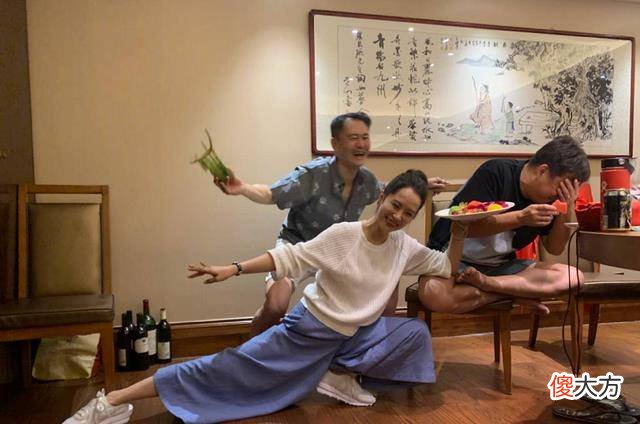 【时尚一点】43岁黄海波近照曝光，身材发福圆润，比黄磊更显老