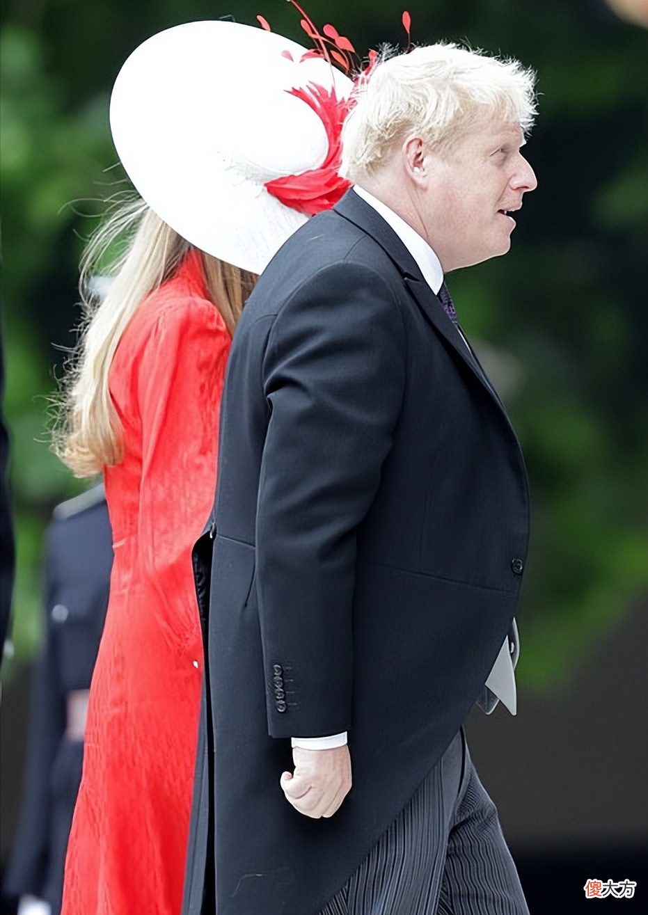 【时尚一点】英国33岁第一夫人真给鲍里斯长脸！穿红裙真美，比凯特梅根还出彩