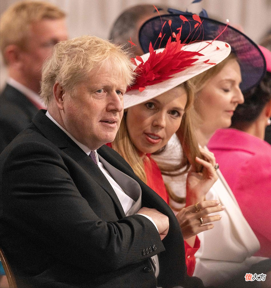 【时尚一点】英国33岁第一夫人真给鲍里斯长脸！穿红裙真美，比凯特梅根还出彩