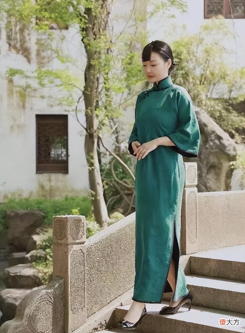 【就爱时尚】中年女人怎么穿旗袍才好看？这三点绝招，高级又惊艳