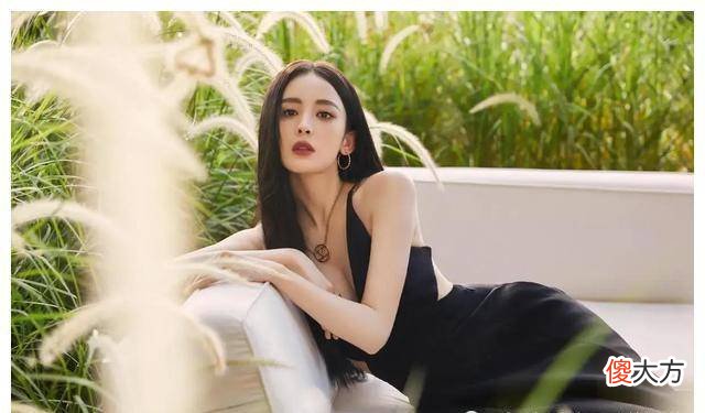 【就爱时尚】迪丽热巴、古力娜扎、佟丽娅三位新疆美女，谁更胜一筹？