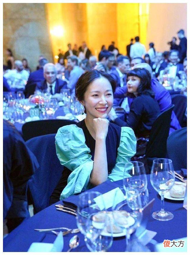 【时尚一点】江一燕获美国建筑师大奖，穿长袖长裙出席活动，谁更亮了