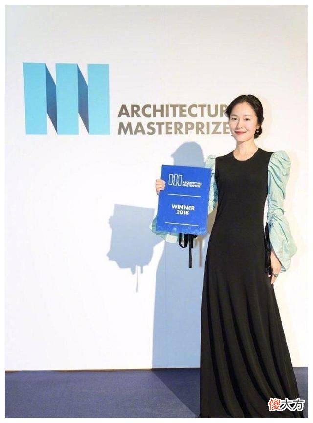 【时尚一点】江一燕获美国建筑师大奖，穿长袖长裙出席活动，谁更亮了