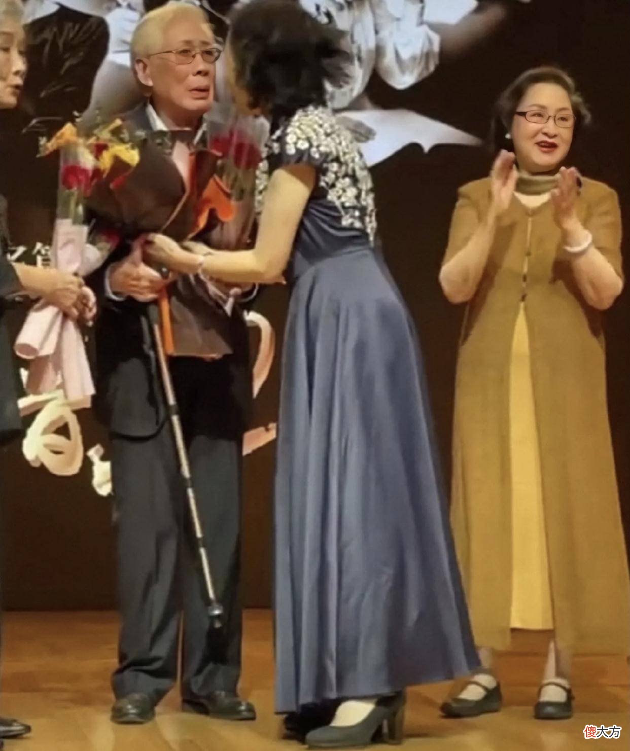 【时尚一点】63岁肖雄的连衣裙穿搭细节分析，凸显女性优雅高贵的必备选择