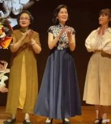 【时尚一点】63岁肖雄的连衣裙穿搭细节分析，凸显女性优雅高贵的必备选择