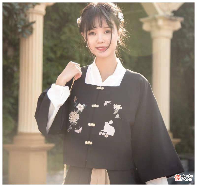 【时尚一点】街拍美女：精致的裙子，你值得拥有