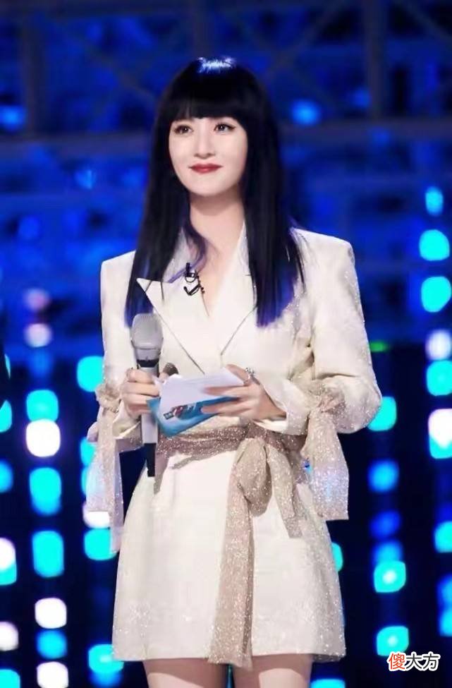 【时尚一点】谢娜自带时尚感的西装基本上都有以下几个特点