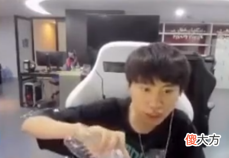 【游戏世界】Uzi宣布自己不够强，夏季赛休息！Bin将BLG带到LPL前三位置