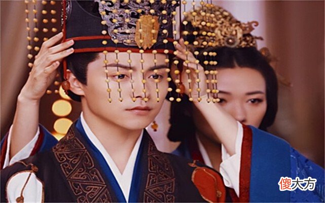 【历史故事】刘协一生最无奈的两句话，一句让曹操如惊弓之鸟，一句却贻笑千年
