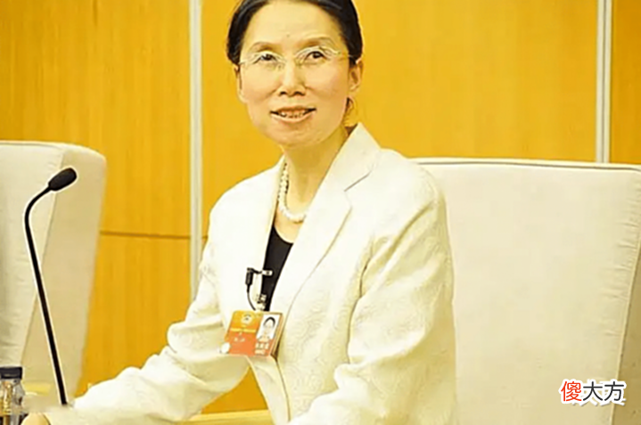 【历史故事】中科院女教授:29岁永久失明,丈夫带着女儿离开,8年后逆风翻盘