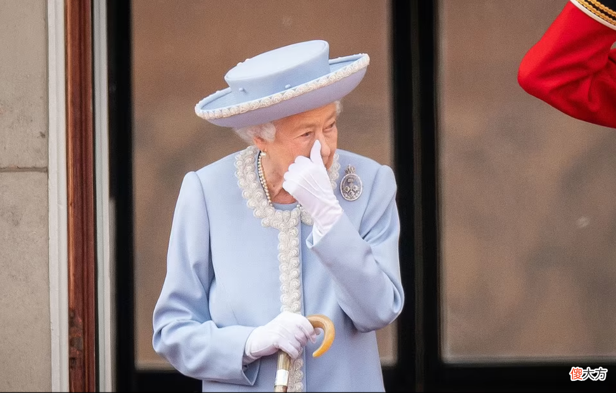 【爱历史】英国女王身体不适缺席活动的真相是什么？举国同庆背后的忧虑