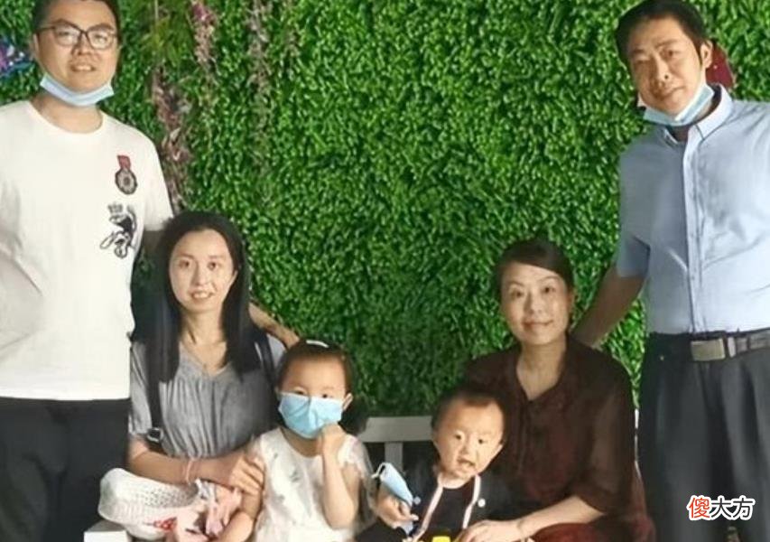 田静老爸更新库存视频，奇奇悦悦招人喜欢，孩子外婆能干又善良