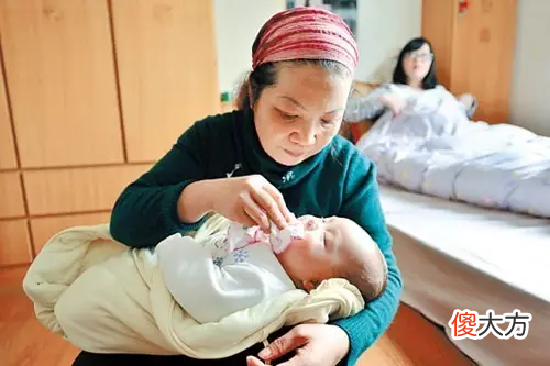新生儿别让这4种人抱，受罪的是宝宝