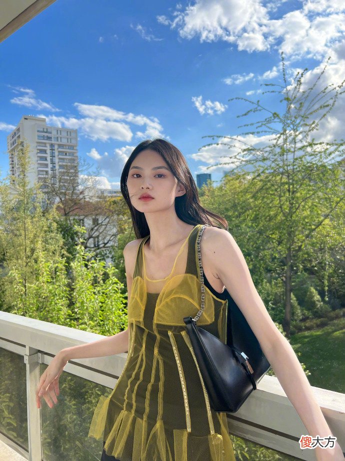 【时尚一点】简直“鲨”疯了！超模贺聪拍时尚写真大片，A4腰重新刷新腰线标准