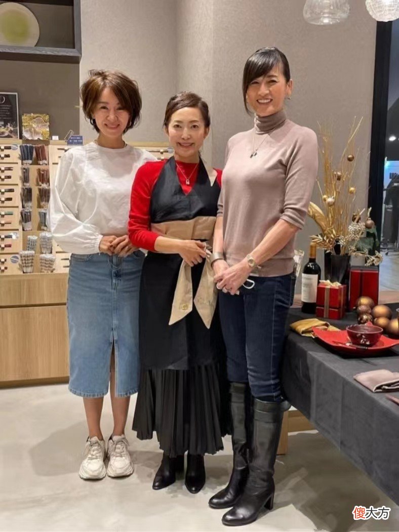 【就爱时尚】被“日本妈妈们”圈粉了，出门基本不戴帽子，却美得优雅时尚
